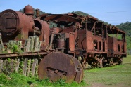 废弃蒸汽机车图片