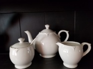 白色陶瓷茶壶图片