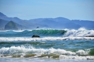 海洋巨浪翻滚图片