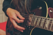 弹吉他素材图片