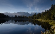 高山湖泊自然景观图片