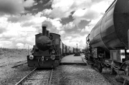 老式蒸汽火车黑白图片