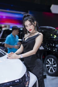 中国车模美女人体写真图片