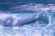 海洋大浪翻腾图片
