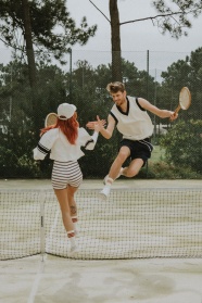 打网球的情侣图片