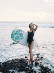 海边性感冲浪美女艺术人体图片