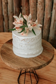 多层婚礼鲜花蛋糕图片