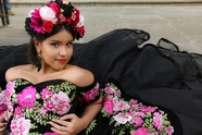 墨西哥美女个性黑色婚纱照图片
