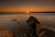 黄昏海滩夕阳西下图片
