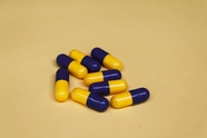 蓝黄双色药品胶囊图片