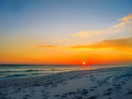 唯美黄昏落日海岸沙滩图片