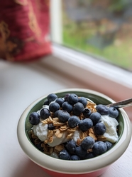 蓝莓酸奶麦片早餐图片