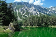 绿色山水湖泊自然风光摄影图片