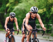女性越野自行车赛图片