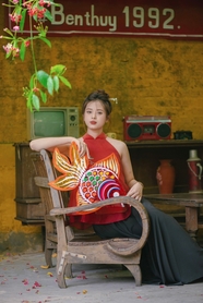 越南古典女孩写真摄影图片