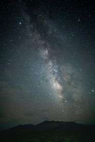 夏日夜空银河宇宙星系摄影图片
