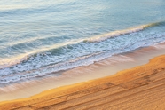大海海边海浪浪花沙滩摄影图片