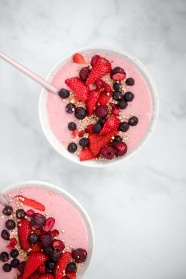 蓝莓干草莓奶昔图片