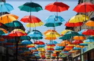 五颜六色天幕雨伞图片