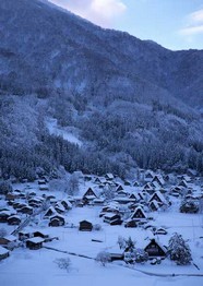 雪中房屋图片