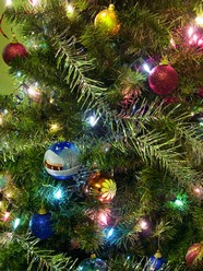 圣诞树挂球图片下载