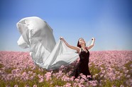 野外花园美女图片下载