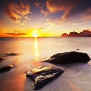 黄昏沙滩日落美景图片
