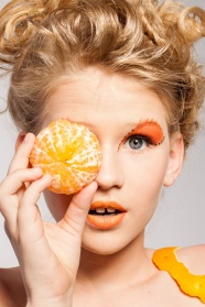 橙色眼妆美女图片