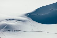 雪地徒步图片
