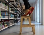 图书馆踮脚尖图片