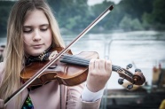 学小提琴女孩图片