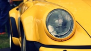 黄色汽车车灯图片