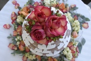 多层玫瑰婚礼蛋糕图片