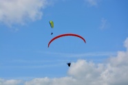 户外滑翔伞降落图片