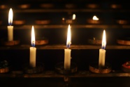 教堂蜡烛火焰图片