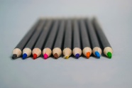 彩色铅笔整齐排放图片
