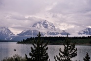 湖泊高原雪山景观图片