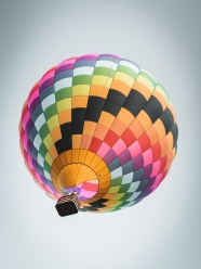 彩色热气球竖屏图片