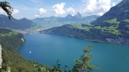 瑞士蔚蓝湖泊图片