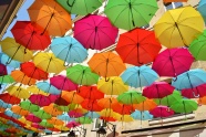 色彩缤纷雨伞天幕图片