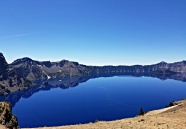 蓝色湖泊景观图片