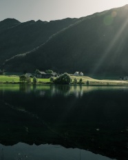 青山绿水湖泊风景图片