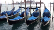 威尼斯小船只停靠图片