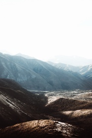 连绵山坡风景图片