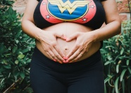 孕妇肚子特写照片