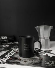 黑色咖啡杯子图片