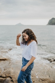 海边休闲美女图片