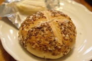 杂粮谷物面包图片