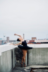 天台芭蕾舞美少女图片