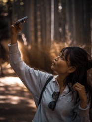 背包旅行自拍美女图片